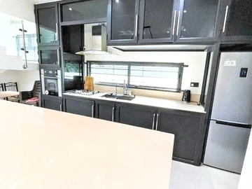 5 Bedroom Villa