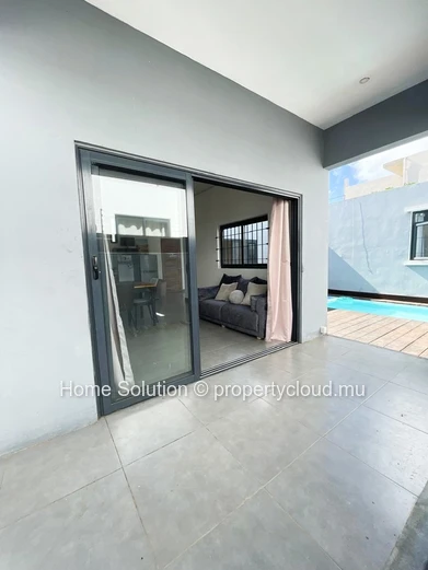  Contemporary Single-Story Villa – Pereybere