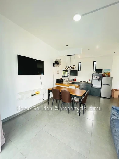  Contemporary Single-Story Villa – Pereybere