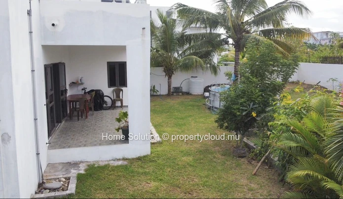 Spacious Ground Floor with Pool & Garden