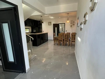 5 Bedroom Villa