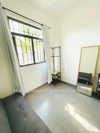  Contemporary Single-Story Villa – Pereybere
