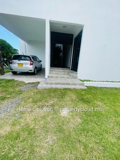 Spacious Ground Floor with Pool & Garden