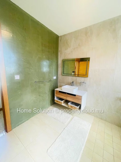 PET FRIENDLY VILLA – A haven of peace with a secure swimming pool