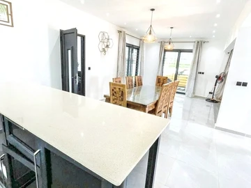 5 Bedroom Villa
