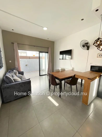  Contemporary Single-Story Villa – Pereybere