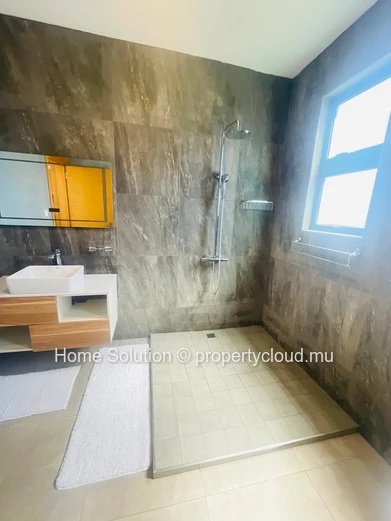 PET FRIENDLY VILLA – A haven of peace with a secure swimming pool