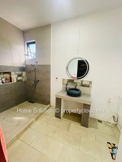 Spacious Ground Floor with Pool & Garden