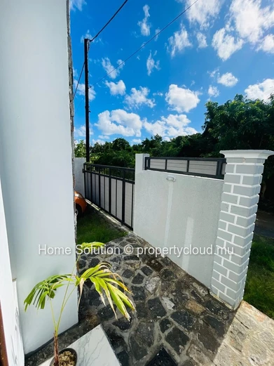  Contemporary Single-Story Villa – Pereybere