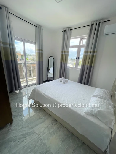 Bright apartment in Péreybère