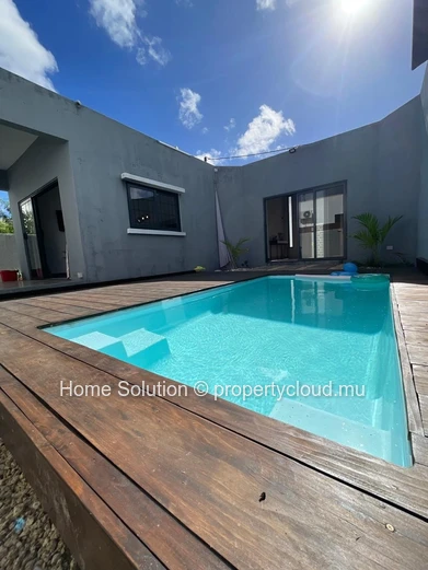  Contemporary Single-Story Villa – Pereybere