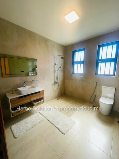 PET FRIENDLY VILLA – A haven of peace with a secure swimming pool